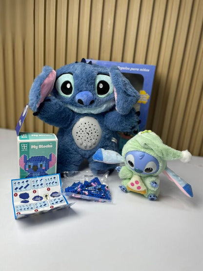 ✨ SET STITCH 3 EN 1 – PELUCHE PROYECTOR + FIGURA + BLOQUES ARMABLES