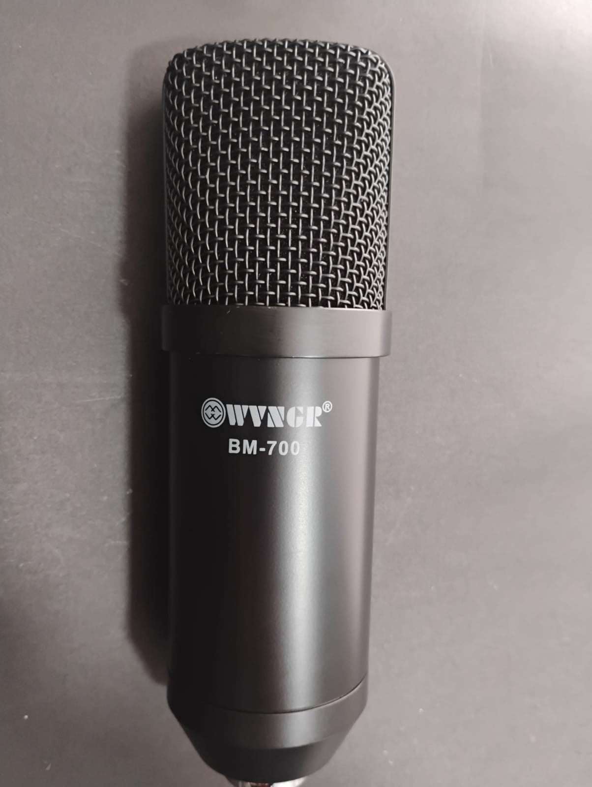 KIT MICRÓFONO CONDENSADOR BM-700 CON MALETÍN DE ALUMINIO Y TRIPODE 🎤