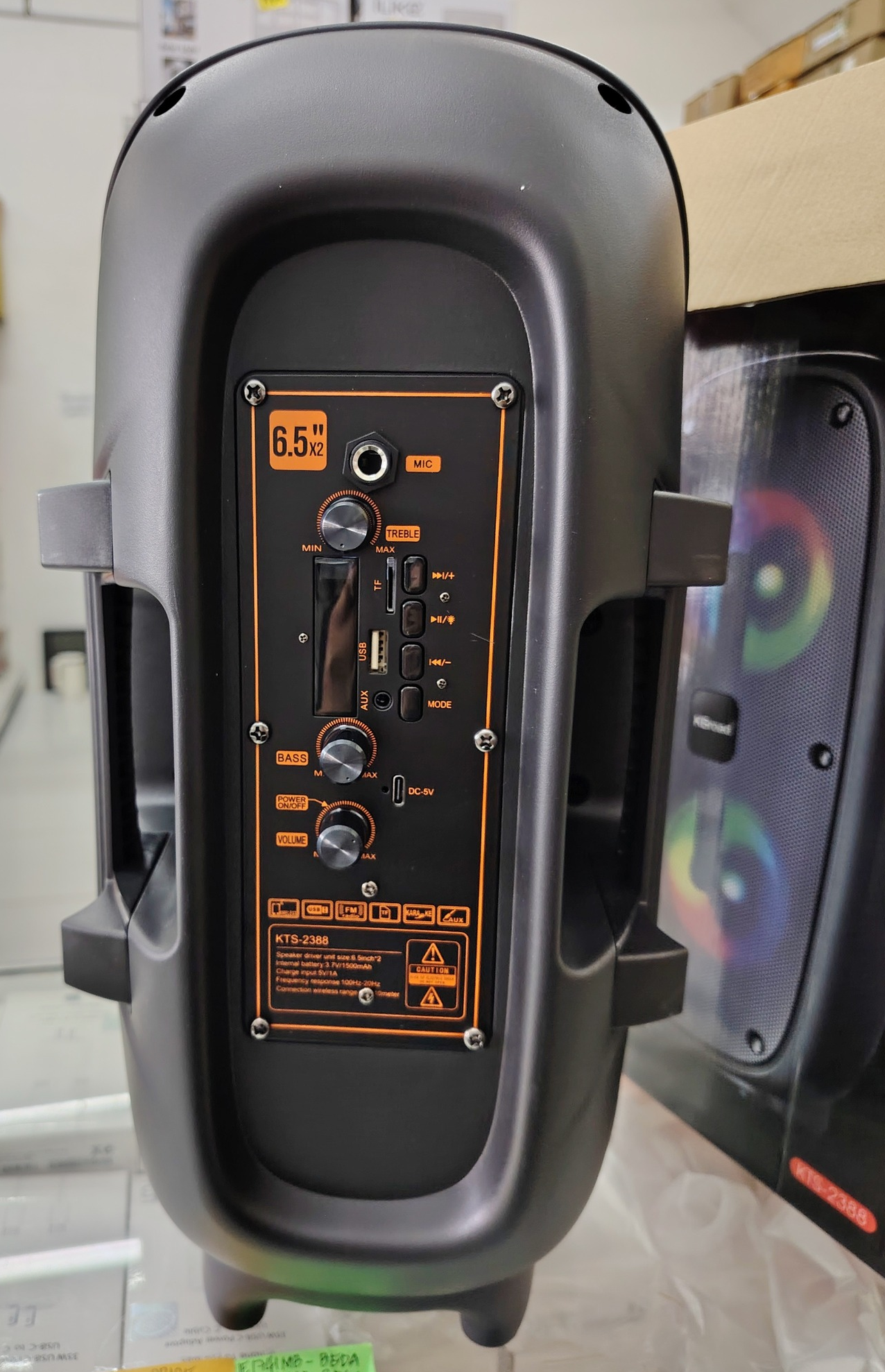 🎶 Cabina Parlante KTS-2388 con Doble Bocina de 6.5” + Micrófono Inalámbrico