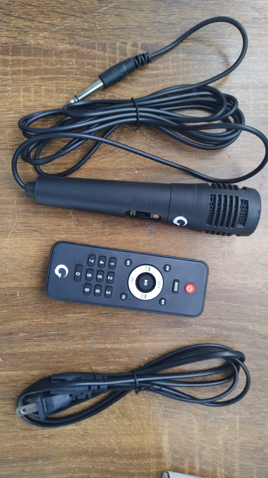 🛒 CABINA RECARGABLE DE 6.5” CON MICRÓFONO ALÁMBRICO, CONTROL Y CABLE DIRECTO A LA ENERGÍA 📦