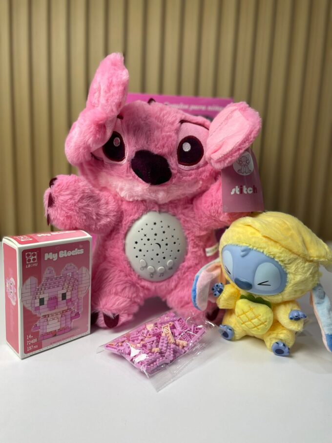 ✨ SET STITCH 3 EN 1 – PELUCHE PROYECTOR + FIGURA + BLOQUES ARMABLES