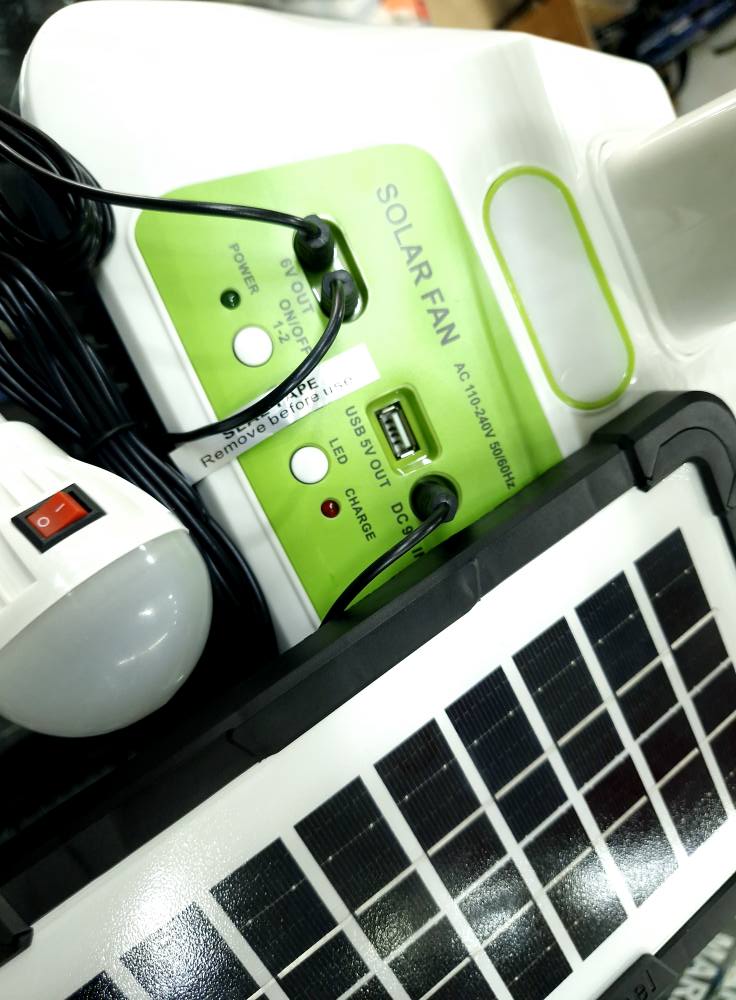 🌬️ VENTILADOR SOLAR  12” CON GIRO + PANEL Y 2 BOMBILLOS