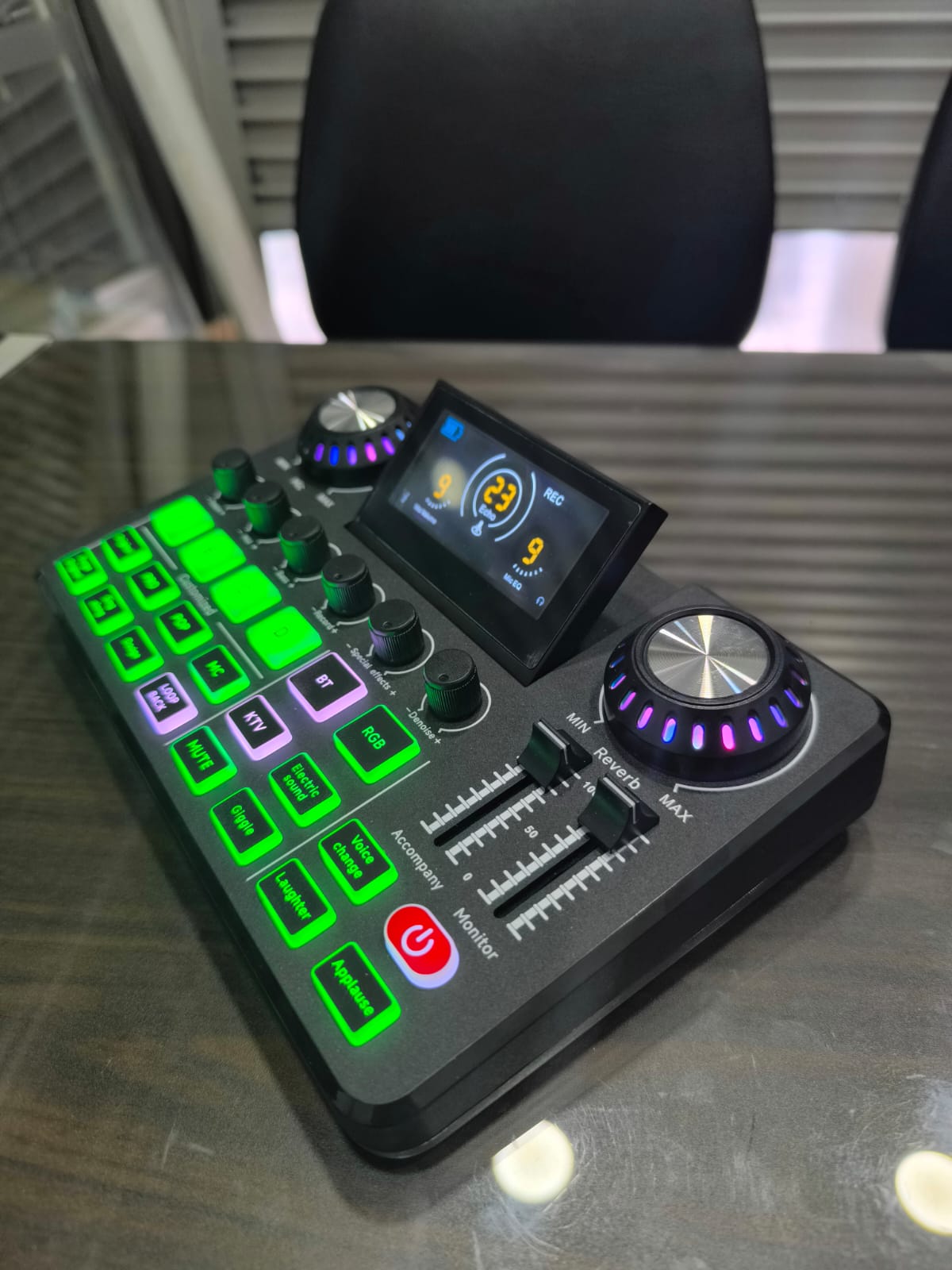 🧨🎙️🎧 Tarjeta de Sonido Profesional LIVE F668 🎛️🔊 con Pantalla Digital | Para Streaming, Karaoke y Grabación | $250.000 🚚 Envío GRATIS | Contraentrega